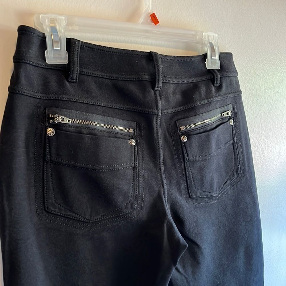 EXCELLENT CONDITION WOMEN’S SIZE 8T ATHLETA BLACK STRETCH BERMUDA SHORTS - Picture 5 of 7